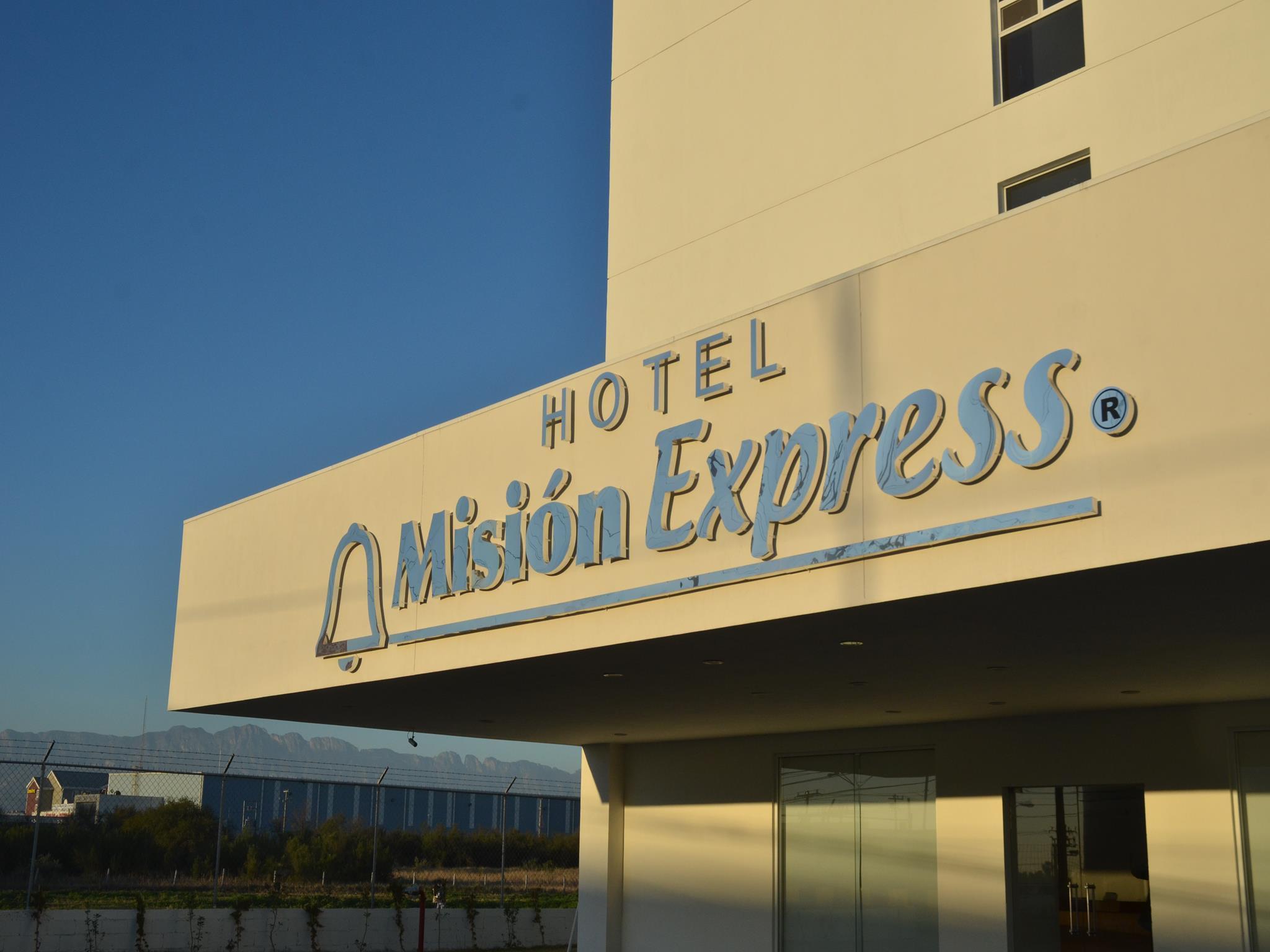 Mision Express Monterrey Aeropuerto La Fe Hotel Exterior foto